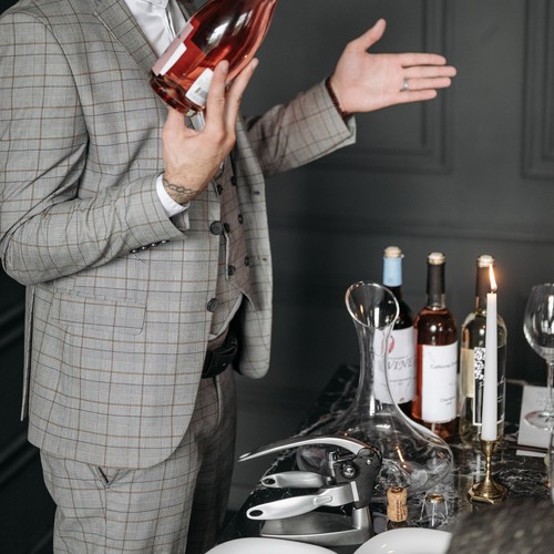 How properly to serve wine